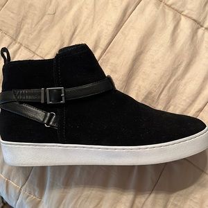Vionic Splendid Mitzi. Suede Sneaker. Black. Sz 8. Excellent condition.